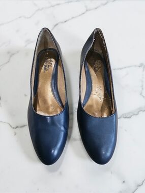 Life Stride Navy Leather Almond-Toe Heels